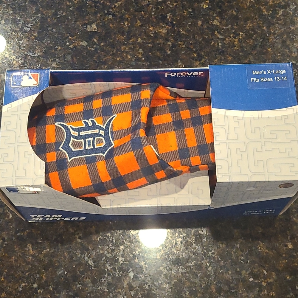 Detroit Tigers Men’s Slippers